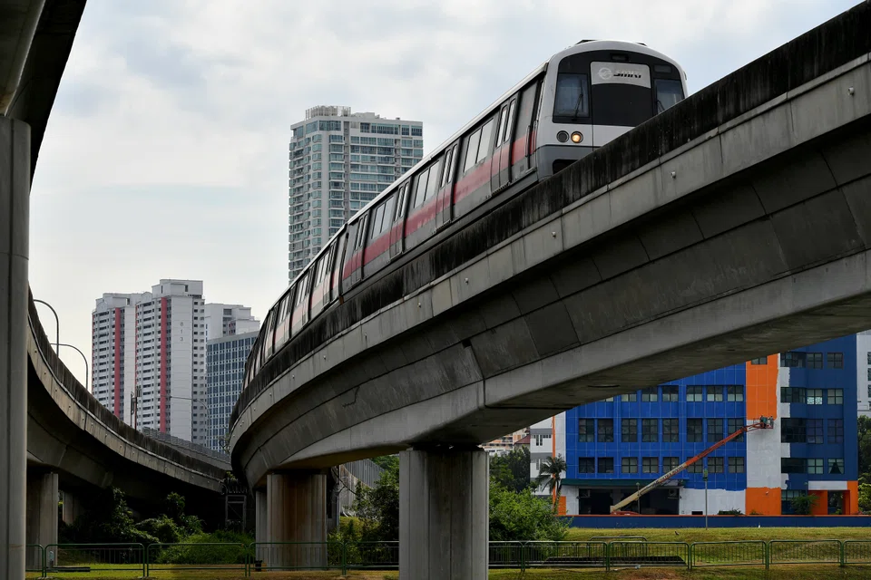 Transport operator SMRT has introduced a new monitoring system that incorporates AI to help improve operations on the Circle Line MRT .