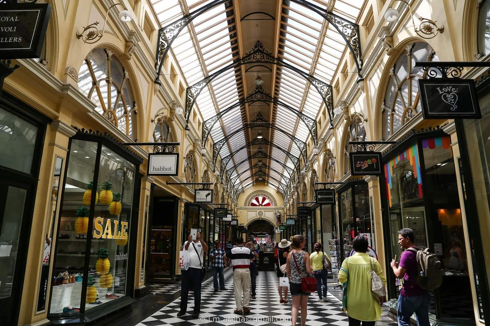 Data from the Australian Bureau of Statistics on Wednesday showed real gross domestic product (GDP) rose 0.6 per cent in the third quarter, compared with 0.9 per cent the previous quarter and just under forecasts of 0.7 per cent.