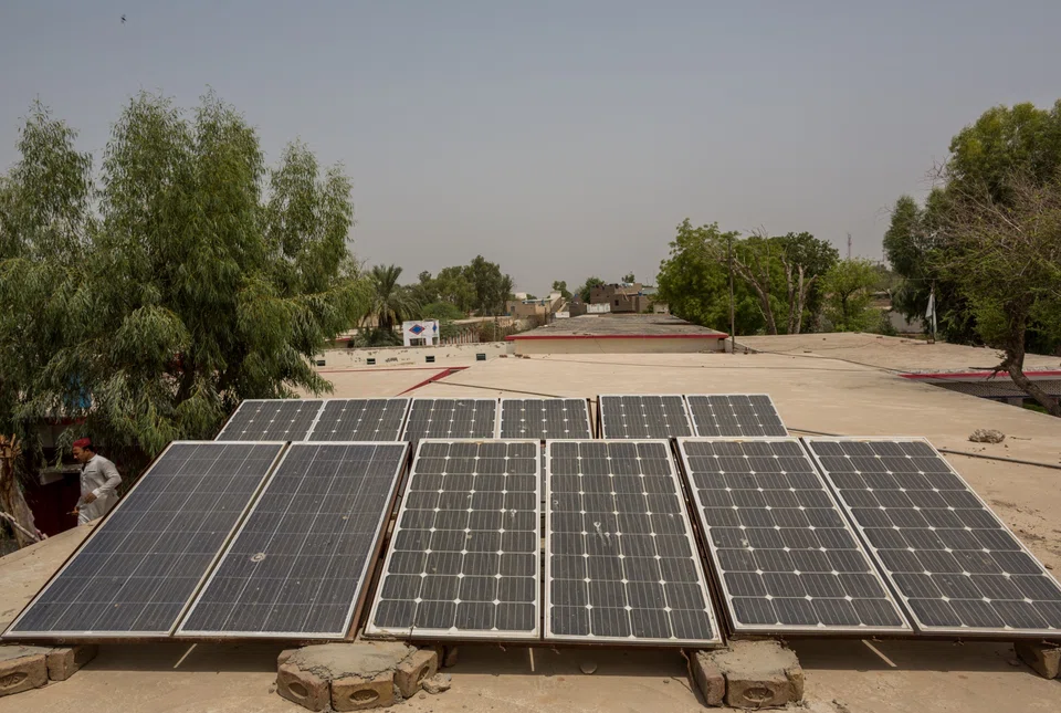 After more than 3 years of inflows, investors are now pulling cash out of US equity exchange-traded funds with higher environmental, social and governance standards. 