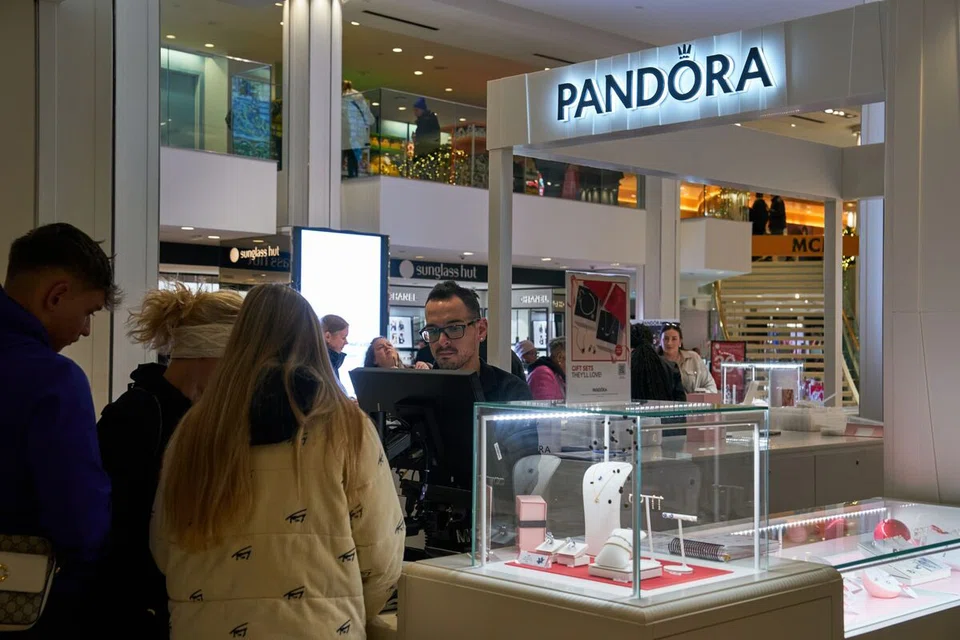 Pandora has been winning market share in an industry that’s contracting, with chief executive officer Alexander Lacik focusing on introducing new collections, including a fast-growing lab-grown diamond series.