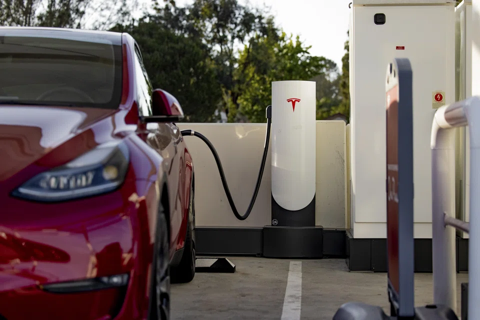 In an effort to clear inventory, Tesla offered a rare US$7,500 discount to US customers who took delivery of a new Model 3 or Model Y at the end of the year, along with 10,000 miles of free Supercharging.