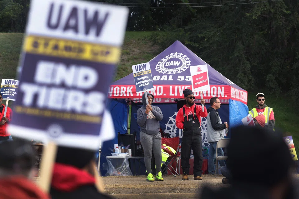 While global commodity markets and a strong housing market might lead to higher inflation, the minutes said, tighter financial markets, slowing global growth, and recent labour strikes posed risks to US economic growth and jobs.