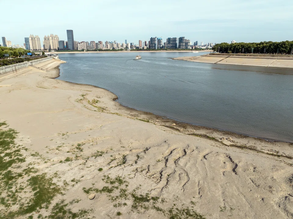 A drought-induced power shortage has forced factories to shut down and shopping malls to turn off lights, especially in cities in western China. 