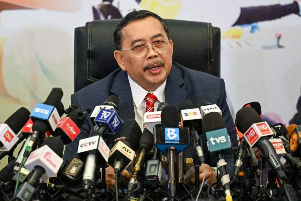 Malaysia's Election Commission chairman Abdul Ghani Salleh announced that Malaysia will hold elections on Nov 19.