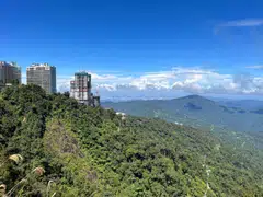 It takes about an hour by car to make the 50 km journey from the Kuala Lumpur city centre to Genting Highlands, which is 1,800 metres above sea level.
