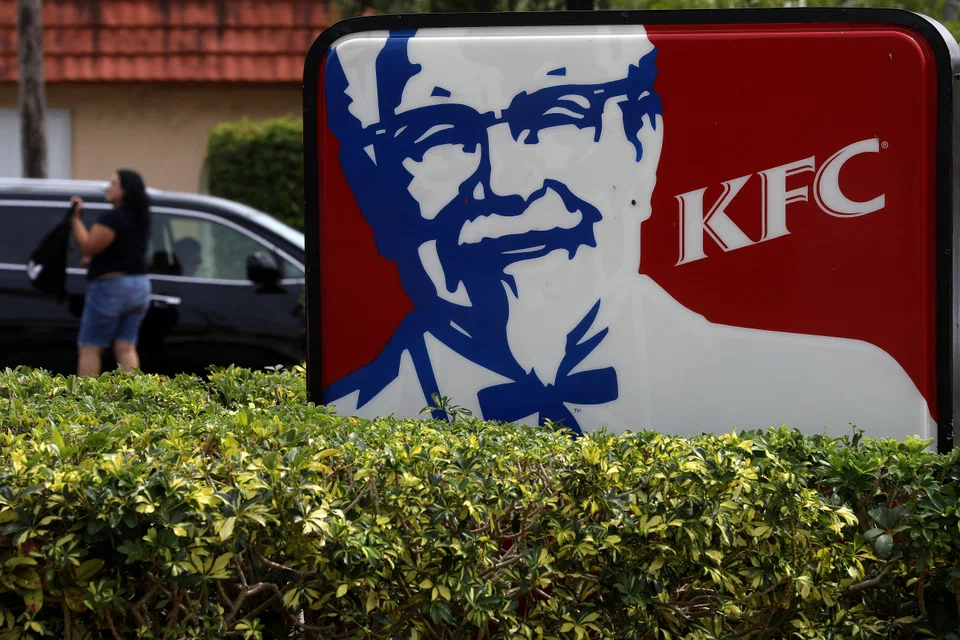 Fast-food traffic worsened in the fourth quarter, with KFC and Pizza Hut seeing declines of 4.8 per cent and 2.6 per cent, respectively.