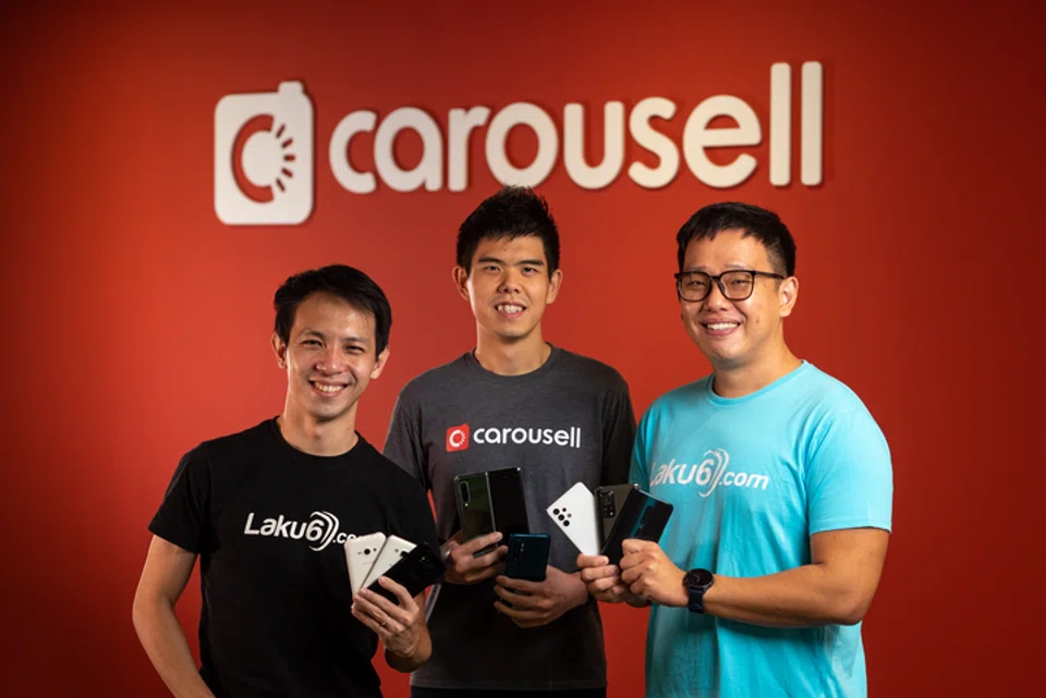 Carousell chief executive Quek Siu Rui (centre) with Laku6 co-founders Alvin Yap (left) and Heng Shing Kae.