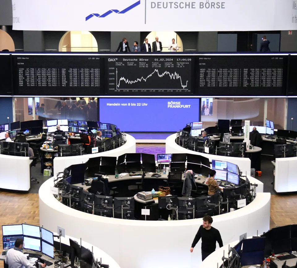 A raft of positive earnings in Europe nudges the benchmark index to its second week of gains.