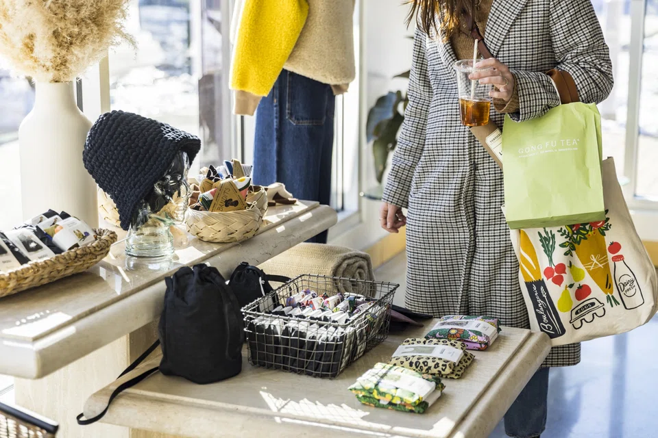 US core consumer prices, which strip out food and energy, rose 6.6 per cent in September from a year ago, the highest level since 1982. 