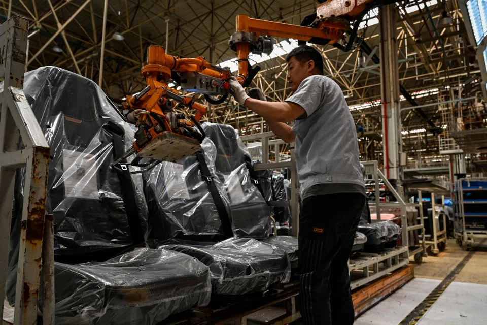 China's official manufacturing purchasing managers’ index fell to 48.8 from 49.2 in April, according to data from the National Bureau of Statistics, its lowest in five months and below the 50-point mark that separates expansion from contraction.