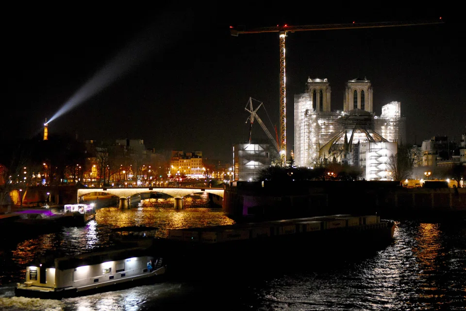 Paris by night. Three of the Malaysian government's properties are now the subject of a dispute between Kuala Lumpur and the decendants of a former sultan. The heirs of the sultan are trying to enforce an arbitration sum of US$15 billion awarded in their favour, and Kuala Lumpur has obtained a stay on the ruling.   