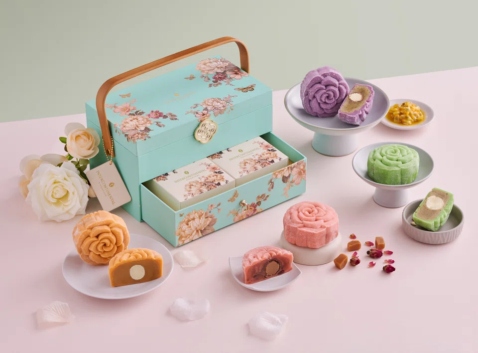 Man Fu Yuan's Snow Skin Mooncake Signature Tea Treasures.