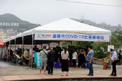 People line up at a testing centre for the Covid-19 in Keelung, Taiwan April 28, 2022. 