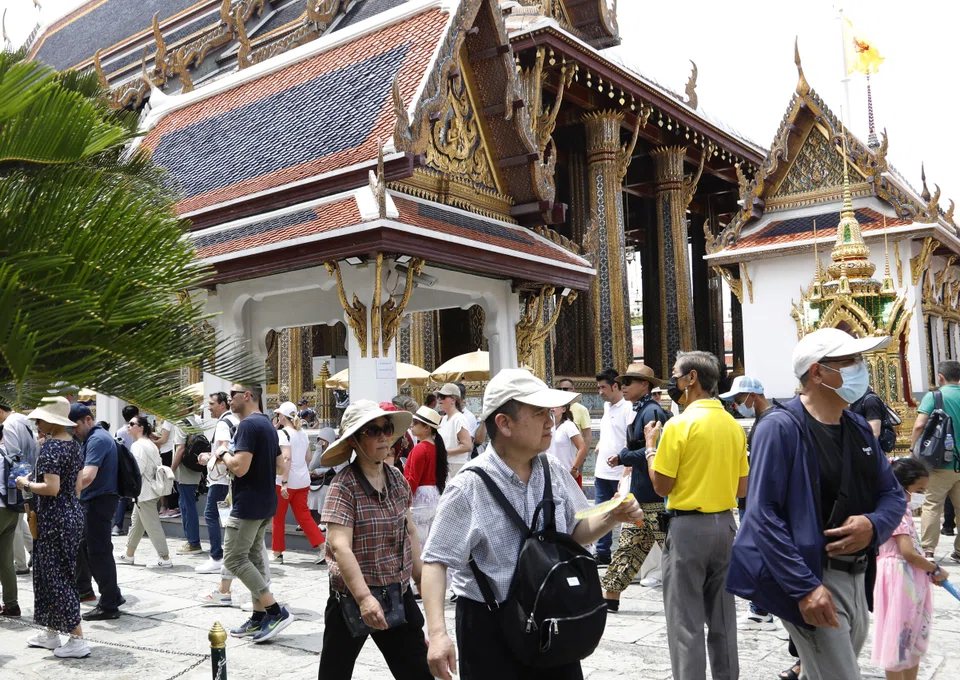 Economic activity is gradually improving, with the tourism sector remaining the main driver, says the Bank of Thailand.
