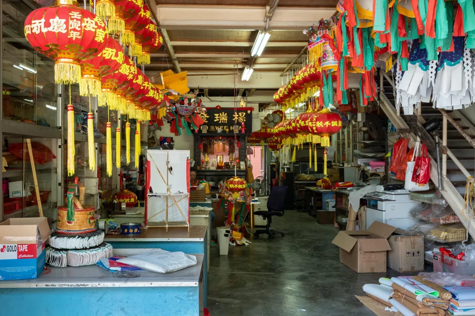 Yeo Swee Huat Lantern Makers, now closed, was the oldest remaining Teochew paper lantern artisan. 