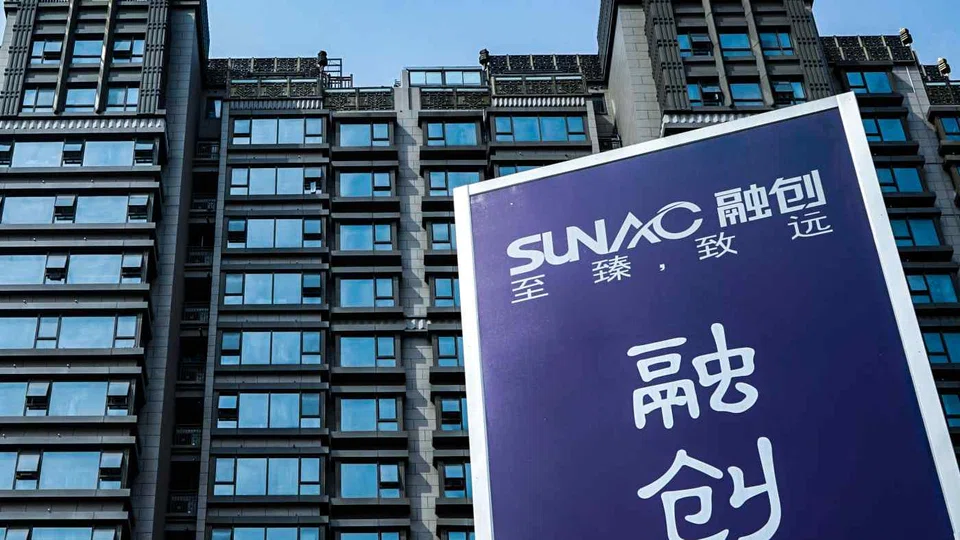 Major developer Sunac China has made a local bond payment, shortly after it announced a dollar-note default, the latest example of cash first going to ailing builders’ domestic creditors.