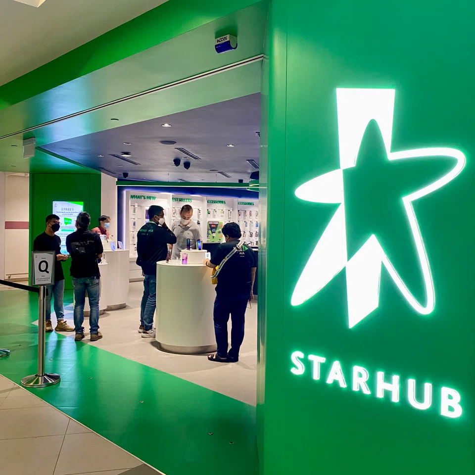 StarHub's H1 revenue has climbed by 4.5 per cent year on year to S$1.106 billion, from S$1.058 billion. 