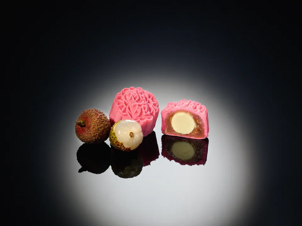 Peach Garden's Mini White Lotus Snowskin Mooncake with Lychee Martini Truffle.