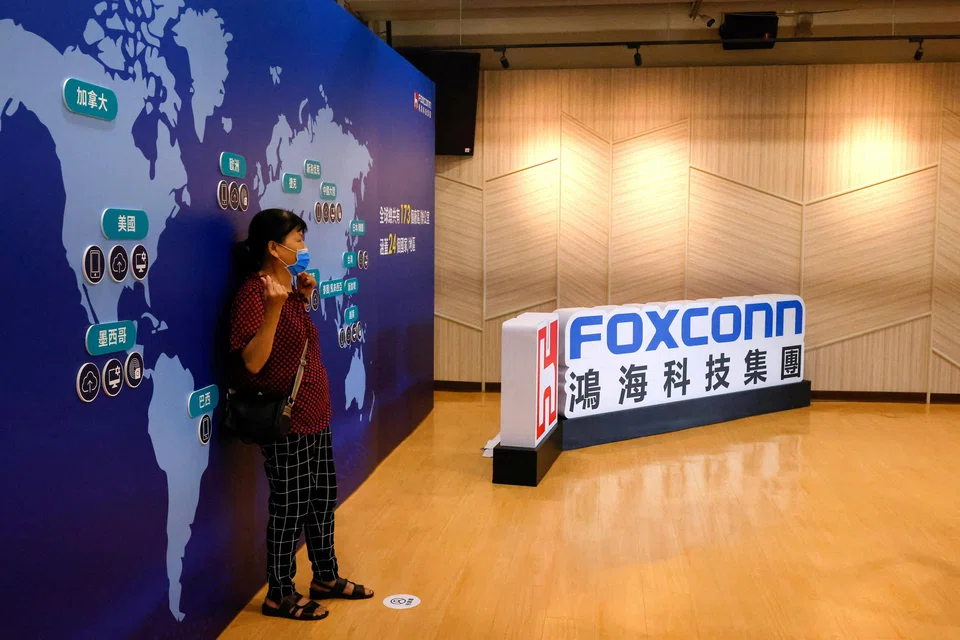 Taiwan’s Deputy Premier Cheng Wen-tsan voiced support for Foxconn, telling reporters: “We believe that all Taiwanese businesses’ investments in China are in compliance with the law.”