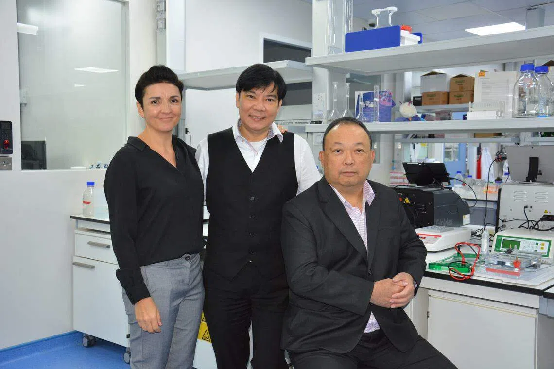 AcroMeta executive chairman Levin Lee (centre) with chief executive officer Lim Say Chin (right) and Life Science Incubator general manager Zeina Henni (left). 