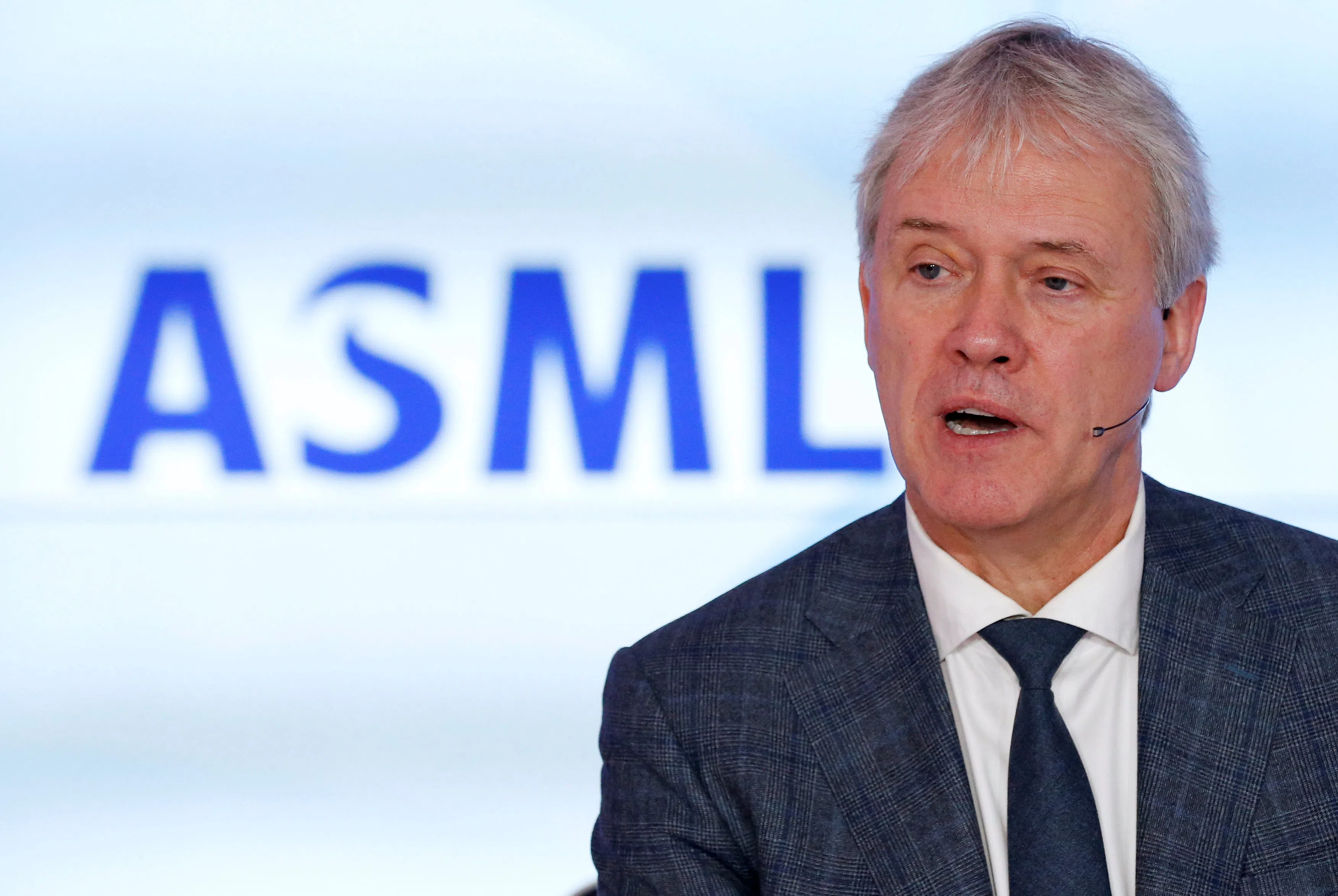 Tech bellwether ASML warns of weak start to 2019