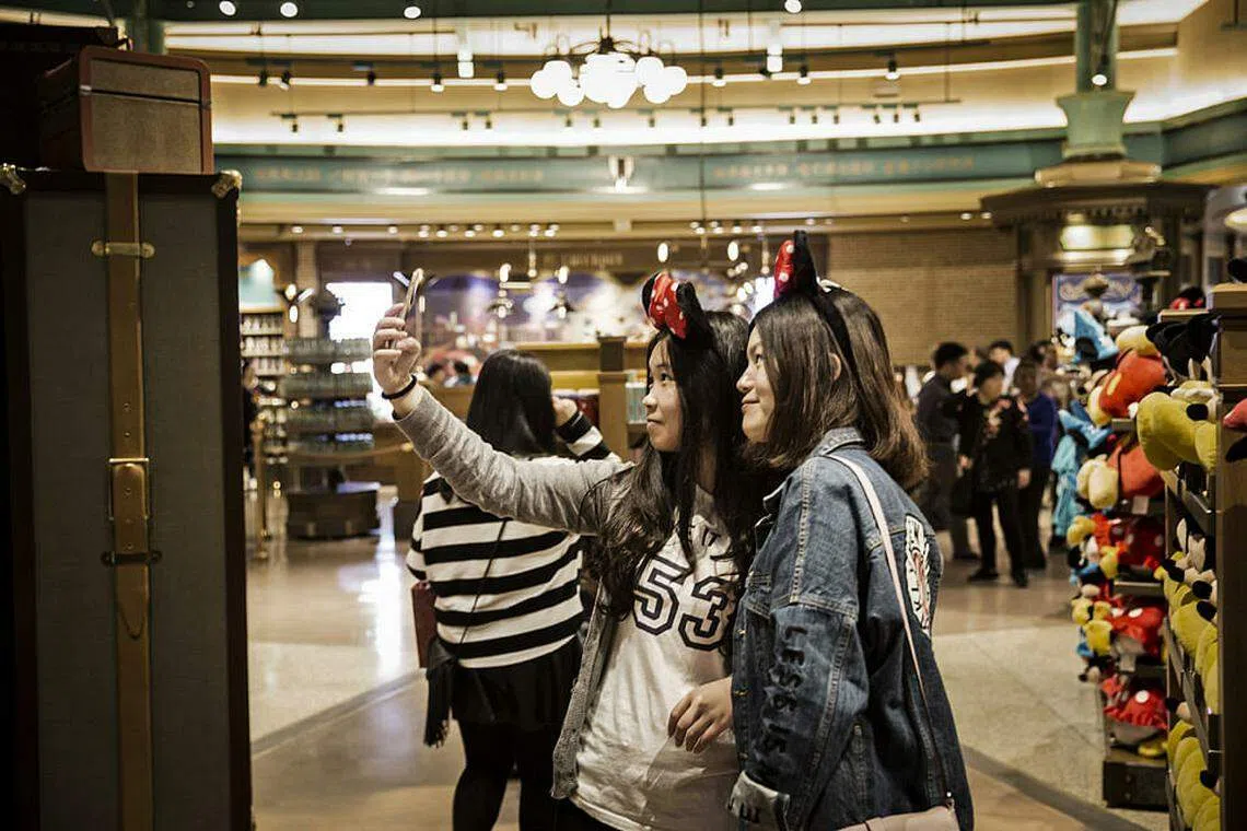 Thousands troop in to check out Disney's new Shanghai theme park