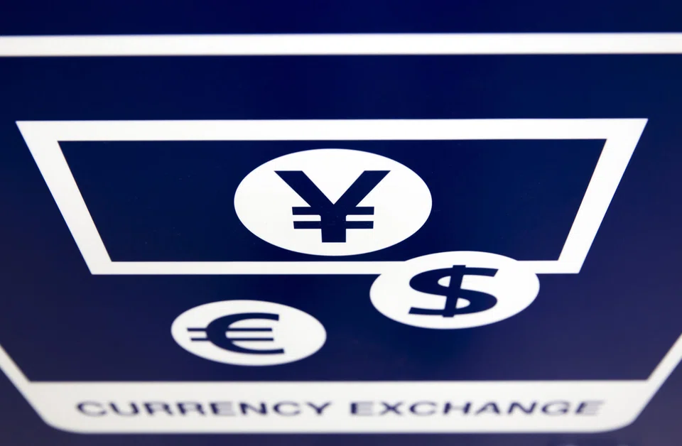 THE US dollar gained against the euro and Japanese yen on Friday.