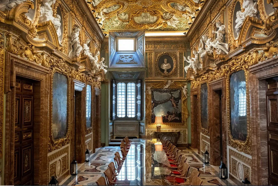 The gilded dining room of the Palazzo Vilòn in Rome.