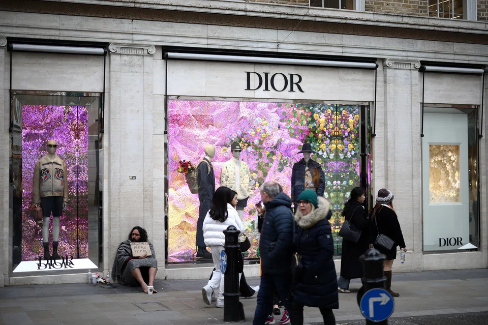 Dior, the second-biggest brand of billionaire Bernard Arnault’s French luxury behemoth LVMH, and the decision to add India to its seasonal schedule shows a rising interest to tap the nation’s rising wealth. 