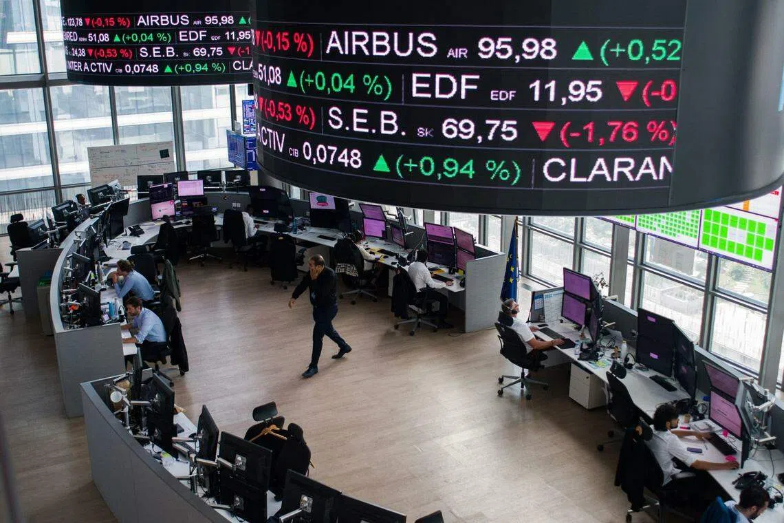 Sales of bonds in the European primary market from governments, agencies and companies look set to reach record levels this week, with expectations for central banks to ease monetary policy this year. 