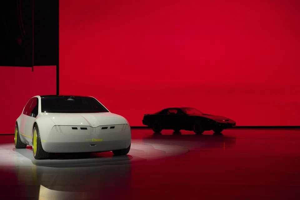 An elaborate windup to a chameleon-like talking BMW concept, the i Vision Dee, whose exterior panels changed colour, in sync with throbbing techno music.