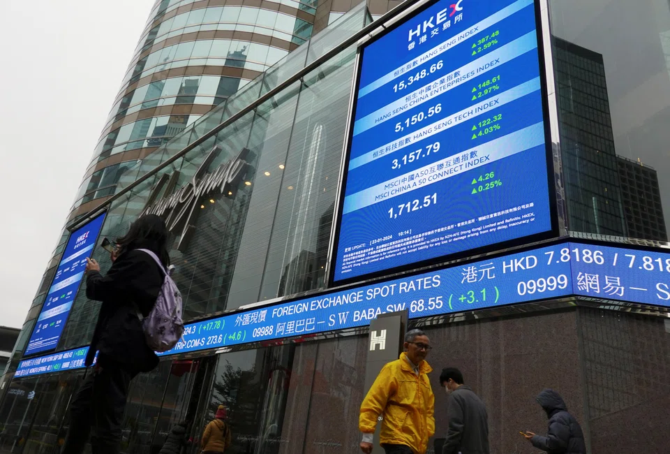  Hong Kong stocks were in retreat as the Hang Seng reopened after an extended break for the Lunar New Year.