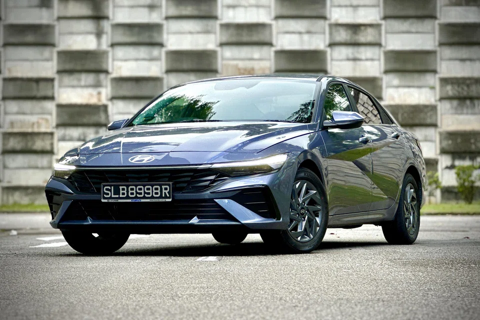 The Hyundai Avante Hybrid's rakish lines and crisp silhouette give it the aspect of a torpedo on wheels, while its aggressive grille and slender headlights wouldn’t look out of place on an Audi. 