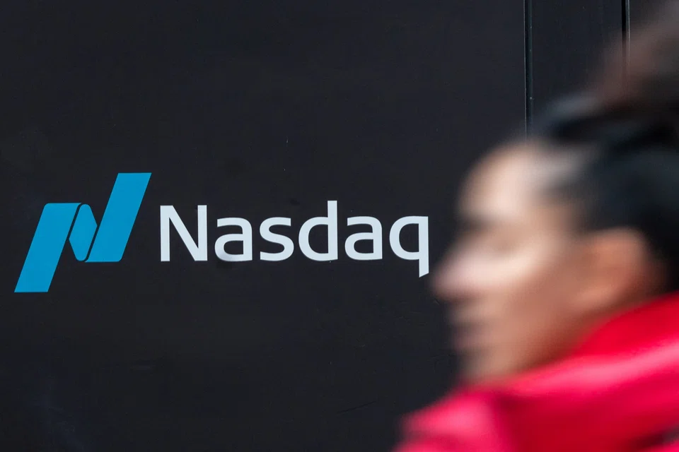 US indices ended trading mixed on Wednesday, with the Dow seeing a minor gain but tech  stocks experiencing a selloff after a big earnings miss from Netflix.