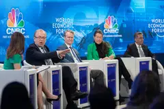 Business leaders should be ready to report both financial and sustainability data, says Erkki Liikanen (second from left), chair of IFRS Foundation.