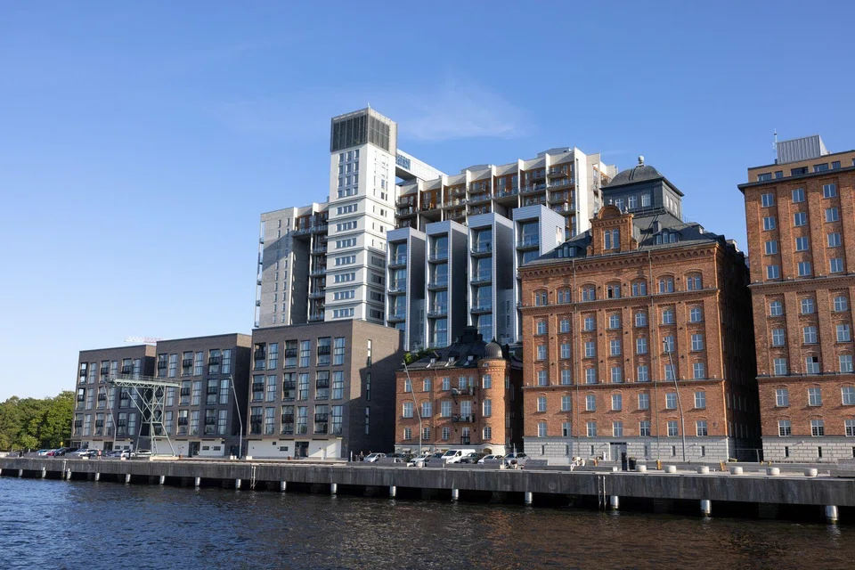 While recent home price data has shown some stabilisation, economists expect a further decline in the coming quarters, due to the effect of rising interest rates and households allocating less of their budget to accommodation.