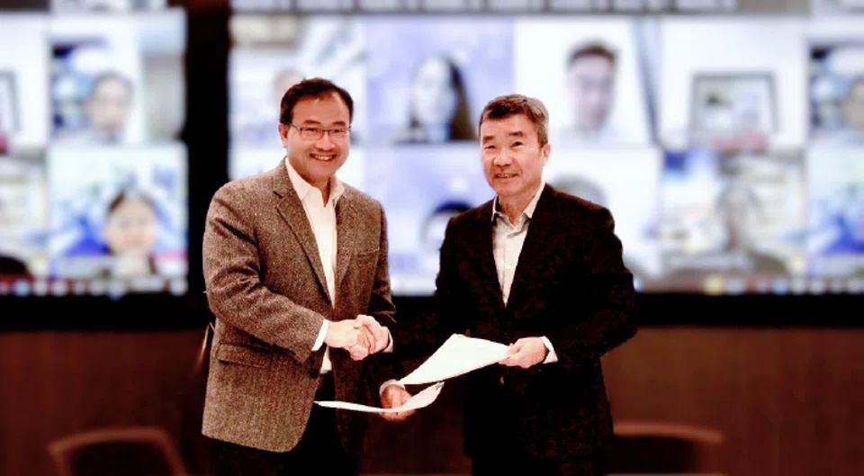 Dr Sean Fu (left), chief executive of RVAC Medicines, and Dr Koh Boon Tong, executive director of A*Star's Bioprocessing Technology Institute, at the signing ceremony of the collaboration agreement.
