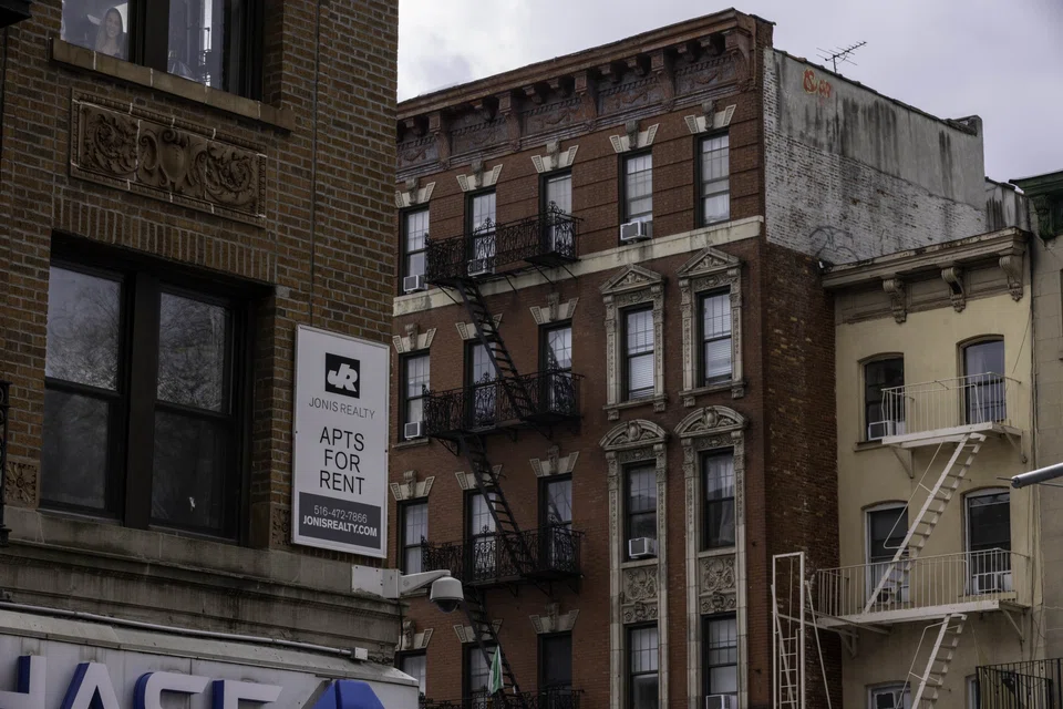 Manhattan rents typically peak in the summer months and dip slightly through the winter. 