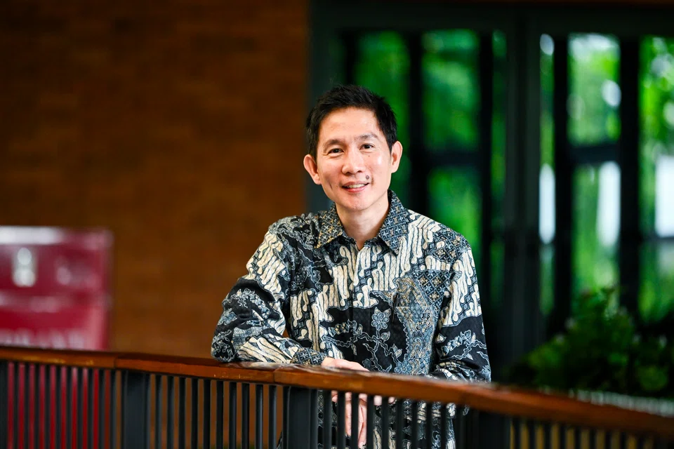 Mayora’s director cum marketing director Ricky Afrianto is aiming for a top line figure of 30 trillion rupiah. 