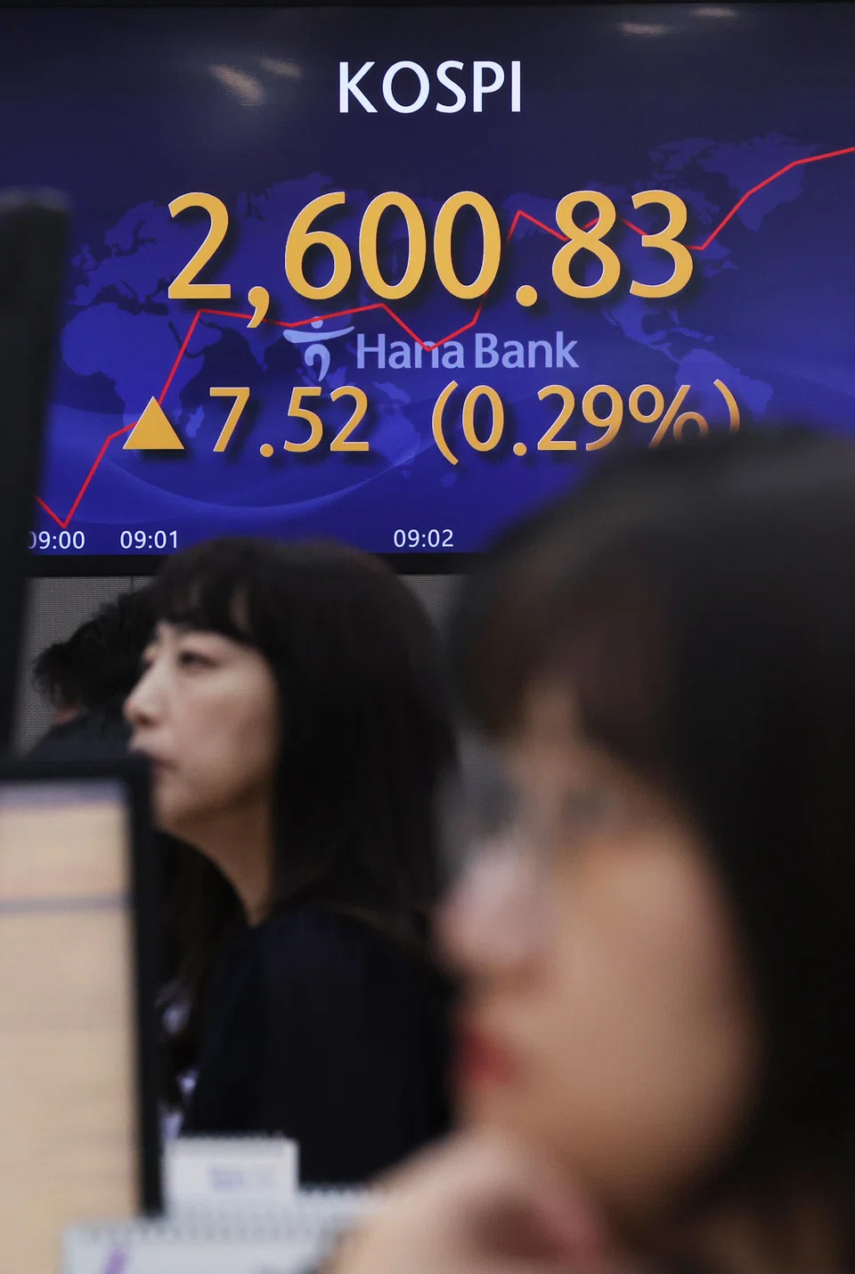 Sources say Woori Bank, Hana Bank, Shinhan Bank, KB Kookmin Bank and NongHyup Bank have each been asked to make 1 trillion available to MG Community Credit.