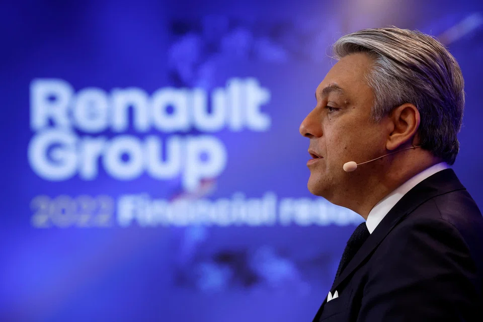 Renault chief executive Luca de Meo says the carmaker is in talks with US car dealer AutoNation, to start selling Alpine sports cars in the US. 