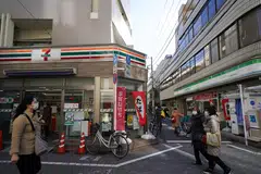Convenience store 7-Eleven suspended the sale of some egg products in January following the first confirmed case of bird flu last October. The disease has spread to over half the nation’s prefectures, forcing the cull of some 15 million birds.