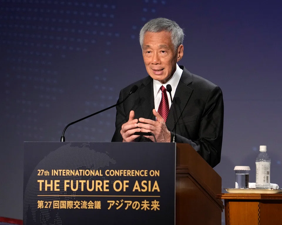 epa09976308 Singapore's Prime Minister Lee Hsien Loong speaks during an international conference on the Future of Asia in Tokyo, Japan, 26 May 2022. The two-day conference organized by Nikkei runs through 27 May 2022.  EPA-EFE/KIMIMASA MAYAMA