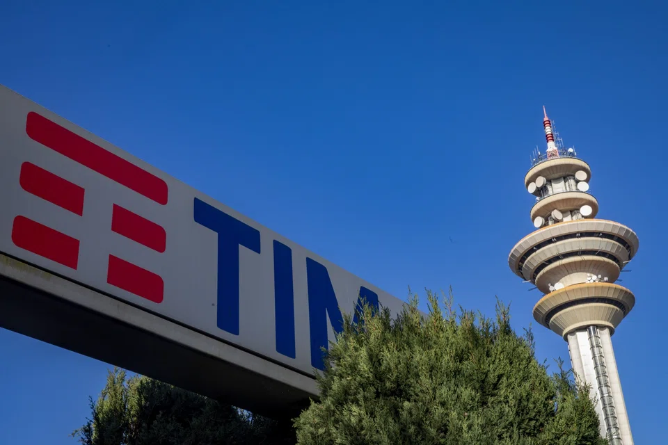 Telecom Italia has for months sought to sell the grid. 