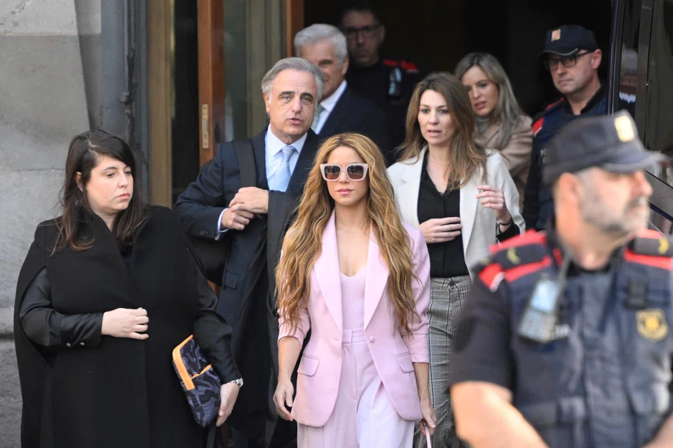 TOPSHOT - Colombian singer Shakira (C) leaves the High Court of Justice of Catalonia after attending her trial on tax fraud, in Barcelona on November 20, 2023. Colombian superstar Shakira has reached a deal with prosecutors to end her trial for allegedly defrauding the Spanish state of 14.5 million euros ($15.7 million) on income earned between 2012 and 2014, a Barcelona court said. Under the deal, the 46-year-old agreed to receive a three-year suspended sentence in exchange for paying millions of euros in fines, the head of the court said on what would have been the first day of her trial. (Photo by Josep LAGO / AFP)