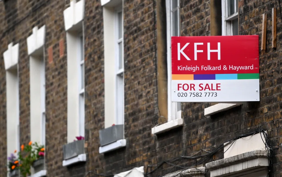 The survey showed enquiries from new buyers fell for the sixth month running and buyer demand was negative across the country for the second month in a row. 