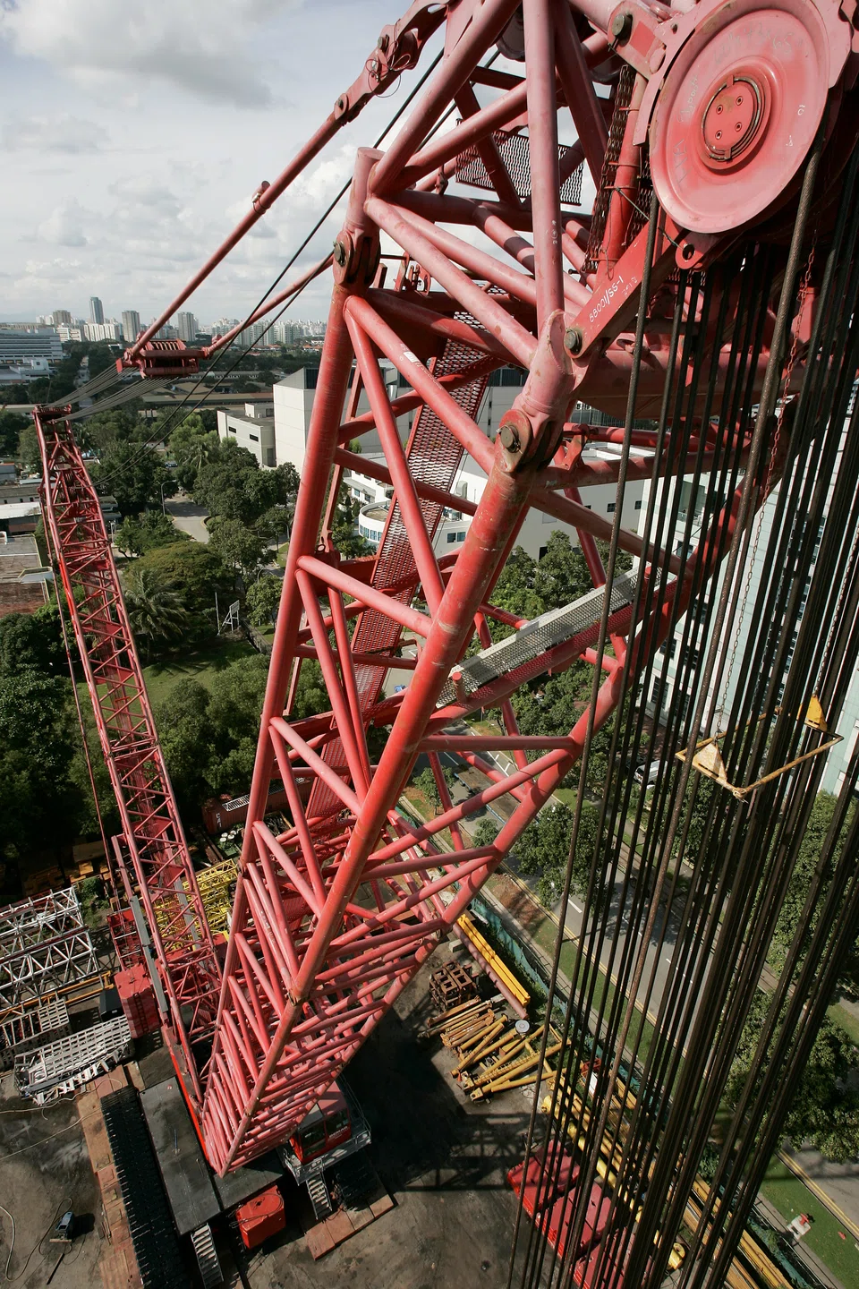 UOBKH’s valuation is based on a FY2022 0.7 price-to-book (P/B) multiple, which is 1 standard deviation above the long-term historical mean. 