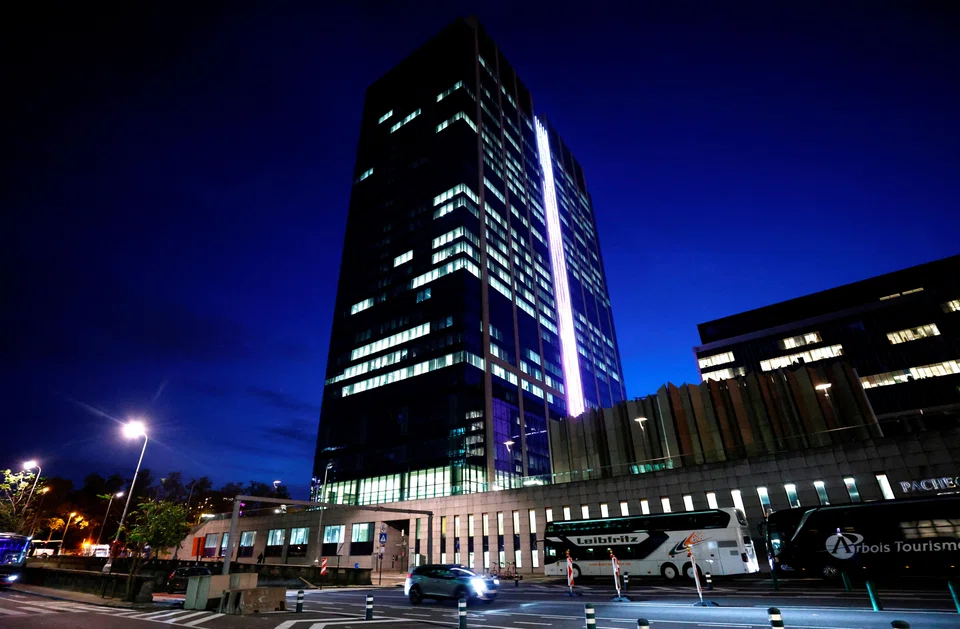 The number of offices sold – Europe’s largest real estate sector – fell to its lowest on record, while the volume of transactions slumped to a 13-year low of 10.8 billion euros.