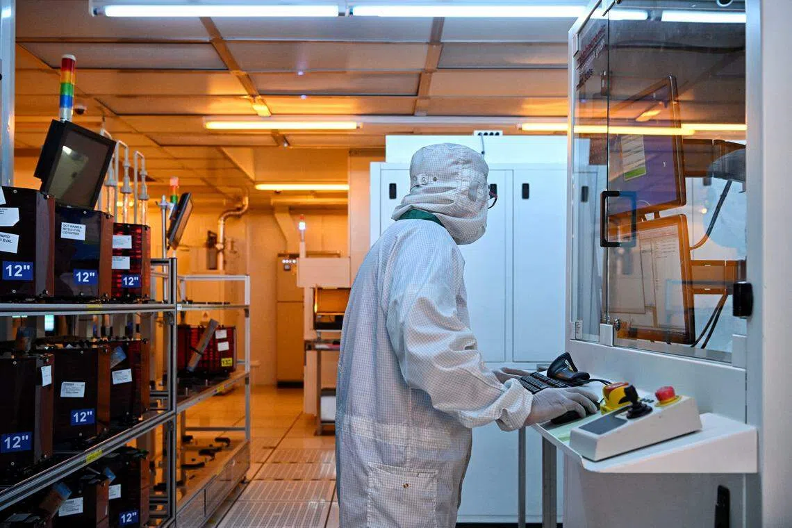 Electronics was the best-performing cluster in October, with output expanding 14.8% year on year, extending the previous month’s 12.7% growth.