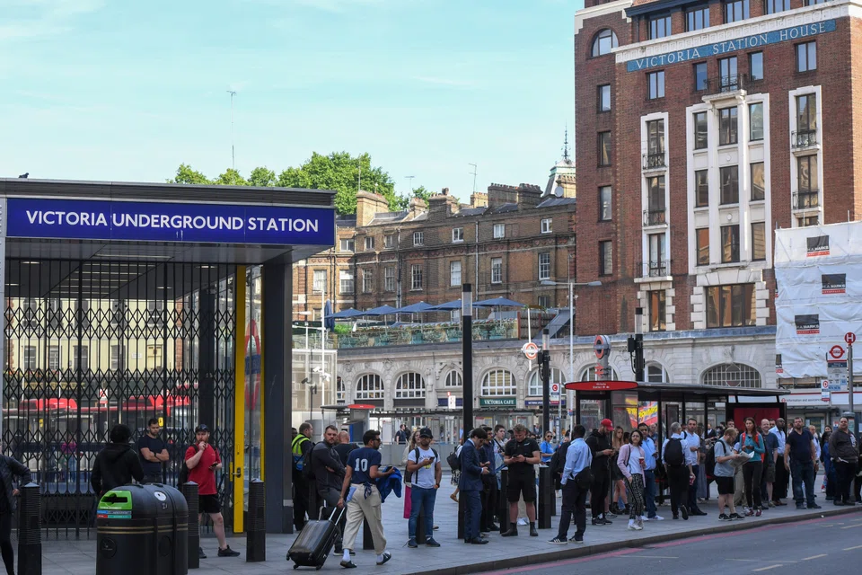 Commuters waiting at a bus stop outside London Victoria railway and underground station during a rail workers strike in London on Jun 21. Since then, criminal trial lawyers have also staged a stop-work event; teachers and National Health Service staff are mulling the same amid widening unhappiness among unions with work and pay conditions amid rising living costs.